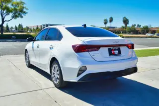 2023 Kia Forte LXS IVT