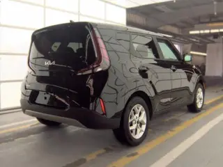 Vehículo Kia Soul 2025 LX 4dr Crossover