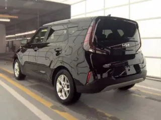 Vehículo Kia Soul 2025 LX 4dr Crossover