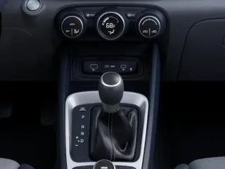 Hyundai VENUE 2026 SEL 4dr Crossover con Techo de Dos Tonos