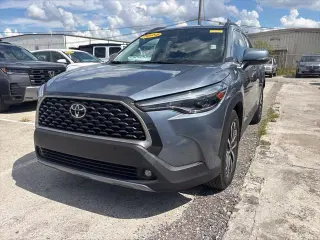 Toyota Corolla Cross 2024 XLE 4dr Crossover