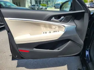 Genesis G70 2026 2.5T Standard Sedán 4 puertas