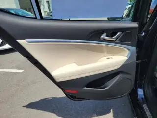 Genesis G70 2026 2.5T Standard Sedán 4 puertas
