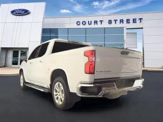 Chevrolet Silverado 1500 2024 4x4 LTZ 4dr Cab con motor de 5.8 ft. SB
