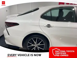Toyota Camry 2023 SE Sedán 4 puertas