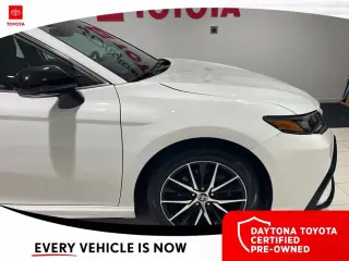 Toyota Camry 2023 SE Sedán 4 puertas