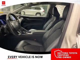 Toyota Camry 2023 SE Sedán 4 puertas