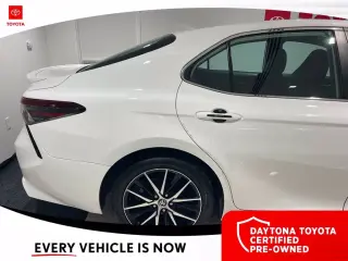 Toyota Camry 2023 SE Sedán 4 puertas