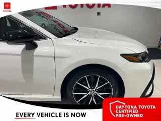 Toyota Camry 2023 SE Sedán 4 puertas