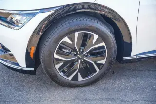 Kia EV6 2024 Wind crossover de 4 puertas
