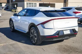 Kia EV6 2024 Wind crossover de 4 puertas
