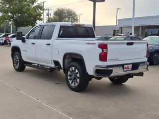 Chevrolet Silverado 2500HD 2022 4x4 Custom 4dr Crew Cab SB
