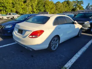 Mercedes-Benz Clase C 2018 C 300 4dr Sedán