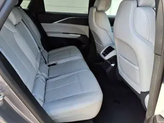 Cadillac LYRIQ 2024 Luxury 4 puertas SUV
