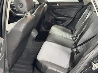 Volkswagen Jetta 2025 SE 4dr Sedán