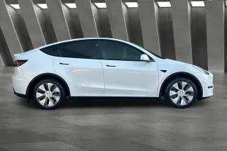 Tesla Model Y 2023 AWD Long Range crossover de 4 puertas