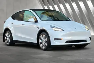 Tesla Model Y 2023 AWD Long Range crossover de 4 puertas