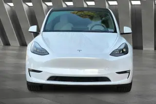 Tesla Model Y 2023 AWD Long Range crossover de 4 puertas