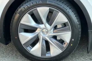Tesla Model Y 2023 AWD Long Range crossover de 4 puertas