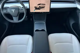 Tesla Model Y 2023 AWD Long Range crossover de 4 puertas