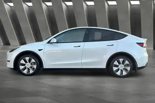 Tesla Model Y 2023 AWD Long Range crossover de 4 puertas