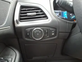 Ford Edge 2024 con tracción en las fouraz SEL de cuatro puertas SUV