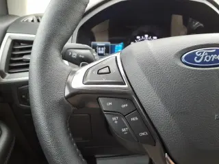 Ford Edge 2024 con tracción en las fouraz SEL de cuatro puertas SUV