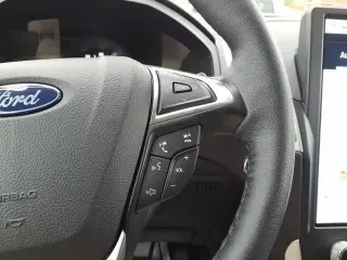Ford Edge 2024 con tracción en las fouraz SEL de cuatro puertas SUV