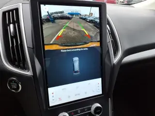Ford Edge 2024 con tracción en las fouraz SEL de cuatro puertas SUV