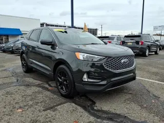 Ford Edge 2024 con tracción en las fouraz SEL de cuatro puertas SUV