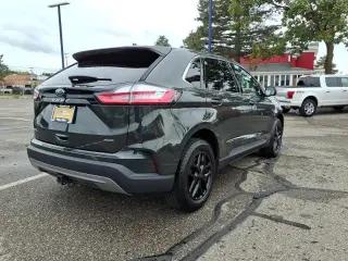 Ford Edge 2024 con tracción en las fouraz SEL de cuatro puertas SUV