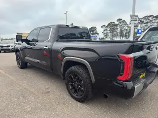 Toyota Tundra 2023 4x4 Limitado 4dr CrewMax Cab Pickup LB