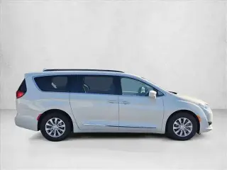 Chrysler Pacifica 2017 Touring-L 4dr Mini-Van
