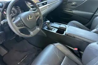 Lexus ES 300h 2020 Sedán de lujo 4 puertas