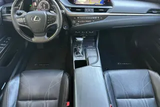 Lexus ES 300h 2020 Sedán de lujo 4 puertas