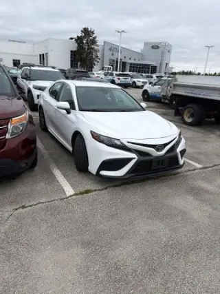 Toyota Camry 2022 SE Sedán 4 puertas