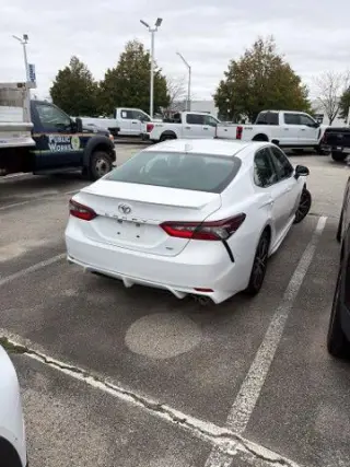 Toyota Camry 2022 SE Sedán 4 puertas