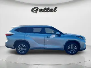 Toyota Highlander Hybrid 2023 XLE SUV de 4 puertas