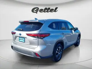 Toyota Highlander Hybrid 2023 XLE SUV de 4 puertas