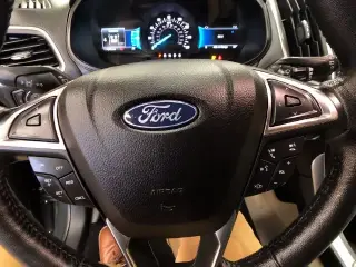 Ford Edge 2023 AWD Titanium 4dr Crossover