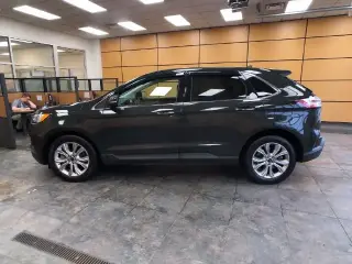 Ford Edge 2023 AWD Titanium 4dr Crossover