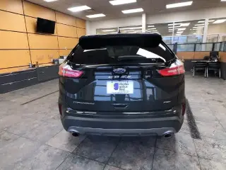 Ford Edge 2023 AWD Titanium 4dr Crossover