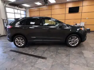 Ford Edge 2023 AWD Titanium 4dr Crossover