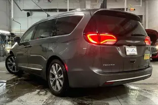 Chrysler Pacifica 2018 Limited 4dr Mini-Van