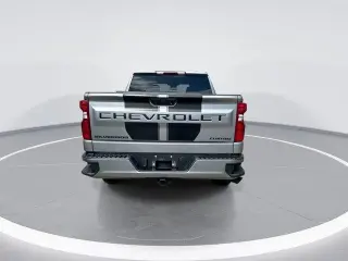 Chevrolet Silverado 1500 2023 4x4 Custom 4dr Crew Cab 5.8 ft. SB