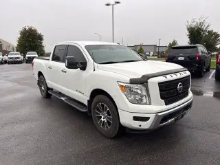 Nissan Titan 2021 4x4 SV 4dr Crew Cab 5.6 ft. SB