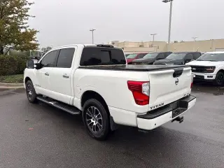 Nissan Titan 2021 4x4 SV 4dr Crew Cab 5.6 ft. SB
