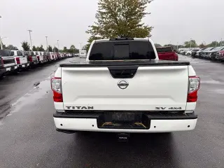 Nissan Titan 2021 4x4 SV 4dr Crew Cab 5.6 ft. SB