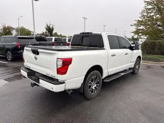 Nissan Titan 2021 4x4 SV 4dr Crew Cab 5.6 ft. SB