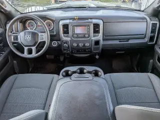 Ram 1500 Classic 2024 4x4 SLT 4 puertas Quad Cab caja corta de 6.3 pies